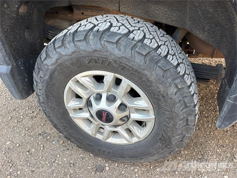GMC Sierra 2500HD Otros