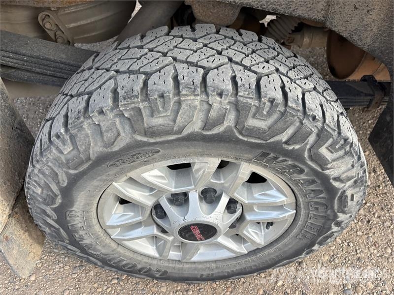 GMC Sierra 2500HD Otros