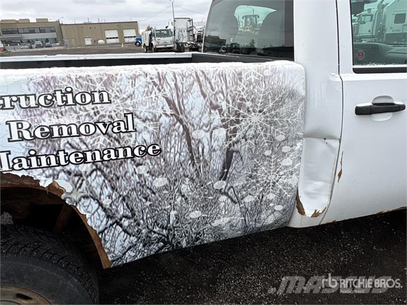 GMC Sierra 2500HD 4x4 Snow Plow Truck Közúti karbantartó haszongépek