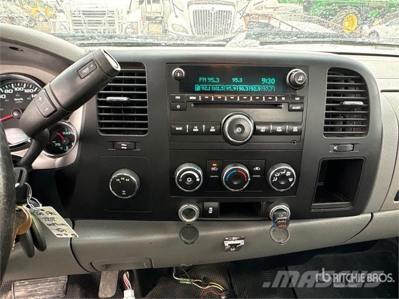 GMC Sierra 2500HD 4x4 Snow Plow Truck Közúti karbantartó haszongépek