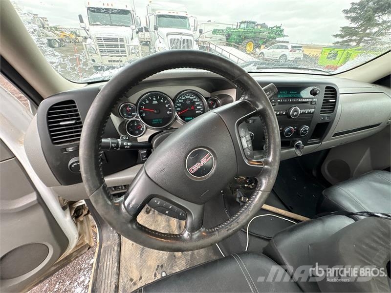 GMC Sierra 2500HD 4x4 Snow Plow Truck Közúti karbantartó haszongépek