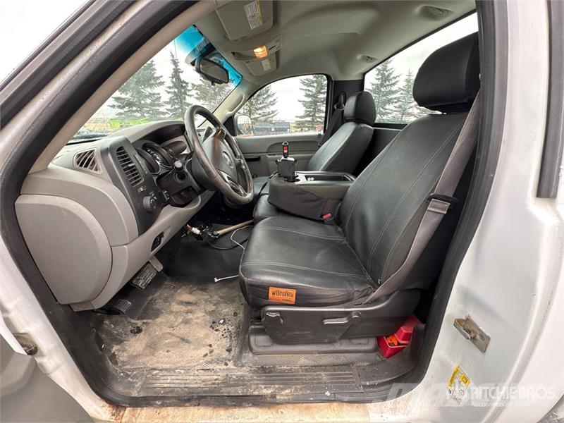 GMC Sierra 2500HD 4x4 Snow Plow Truck Közúti karbantartó haszongépek
