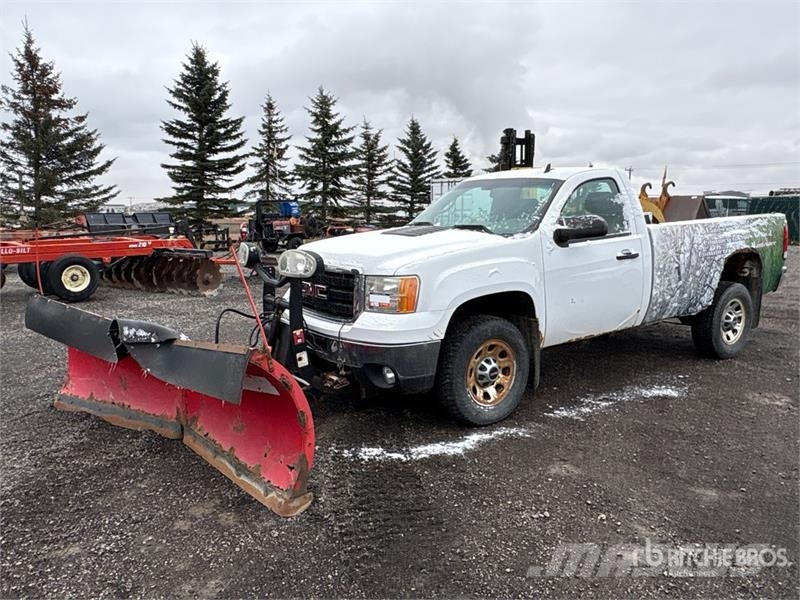 GMC Sierra 2500HD 4x4 Snow Plow Truck Közúti karbantartó haszongépek