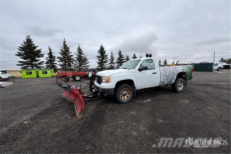 GMC Sierra 2500HD 4x4 Snow Plow Truck Közúti karbantartó haszongépek