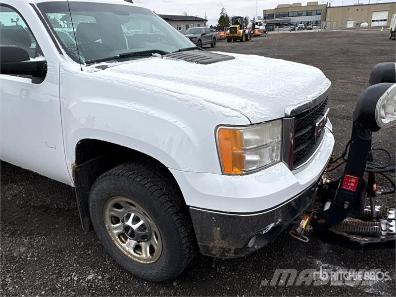 GMC Sierra 2500HD 4x4 Snow Plow Truck Közúti karbantartó haszongépek