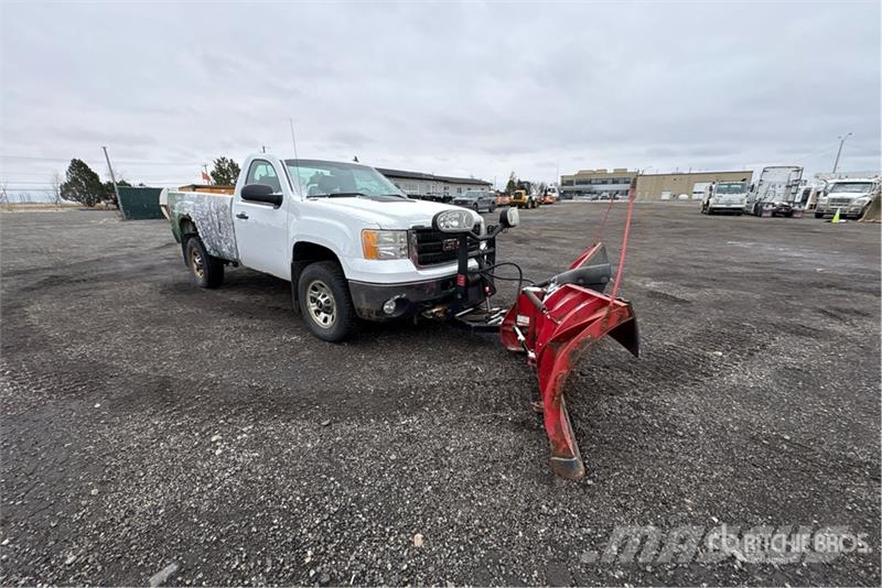 GMC Sierra 2500HD 4x4 Snow Plow Truck Közúti karbantartó haszongépek