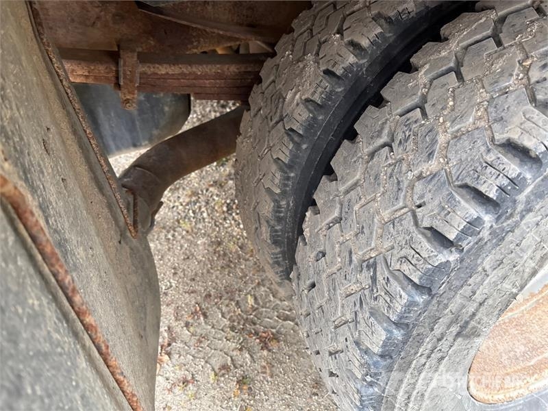 GMC Sierra 3500 플랫베드/드롭사이드 트럭
