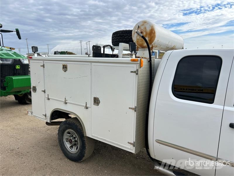GMC Sierra 3500 Bestelwagens met open laadbak
