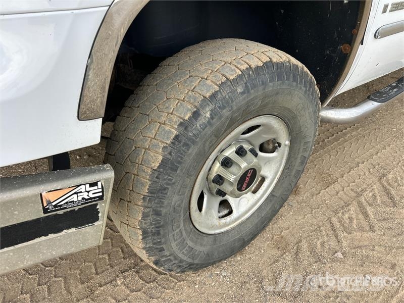GMC Sierra 3500 Bestelwagens met open laadbak