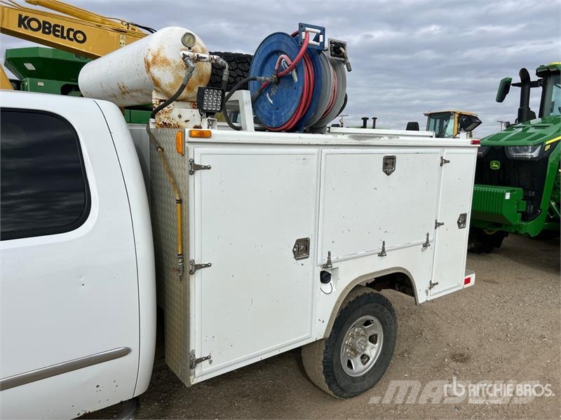GMC Sierra 3500 Bestelwagens met open laadbak