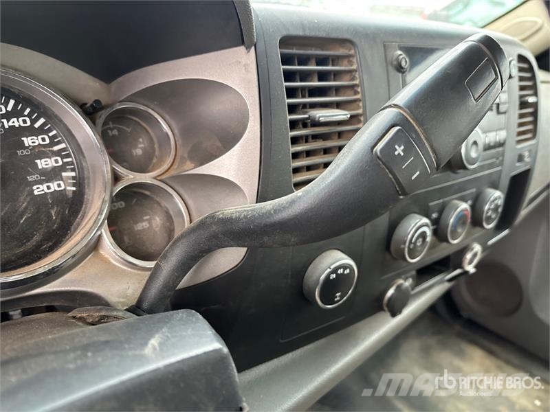 GMC Sierra 3500 플랫베드/드롭사이드 트럭