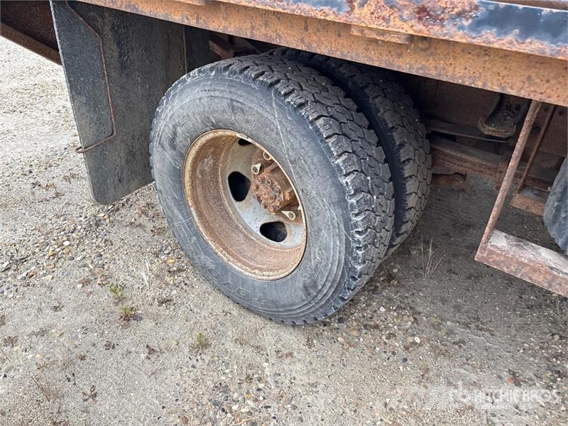GMC Sierra 3500 플랫베드/드롭사이드 트럭