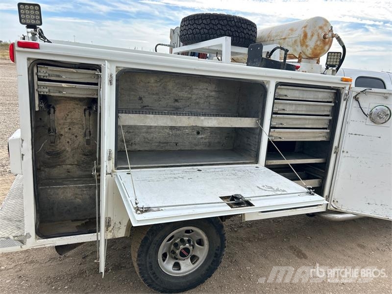 GMC Sierra 3500 Bestelwagens met open laadbak