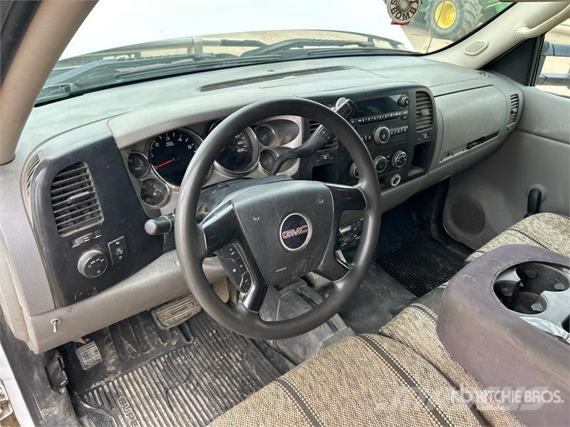 GMC Sierra 3500 Bestelwagens met open laadbak