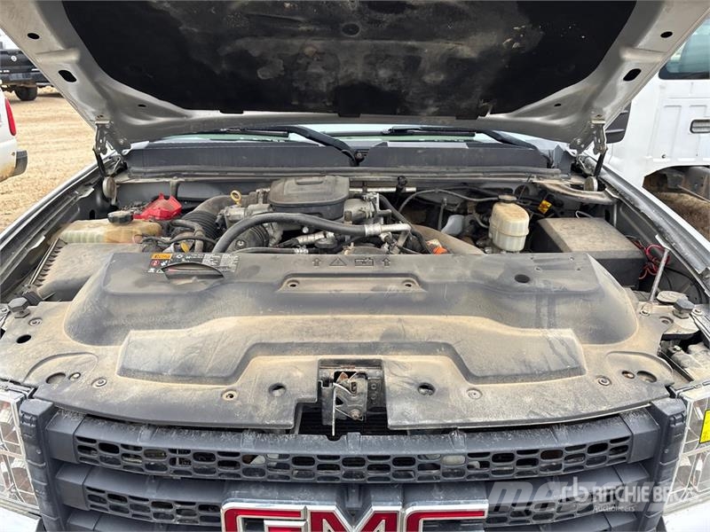 GMC Sierra 3500 플랫베드/드롭사이드 트럭