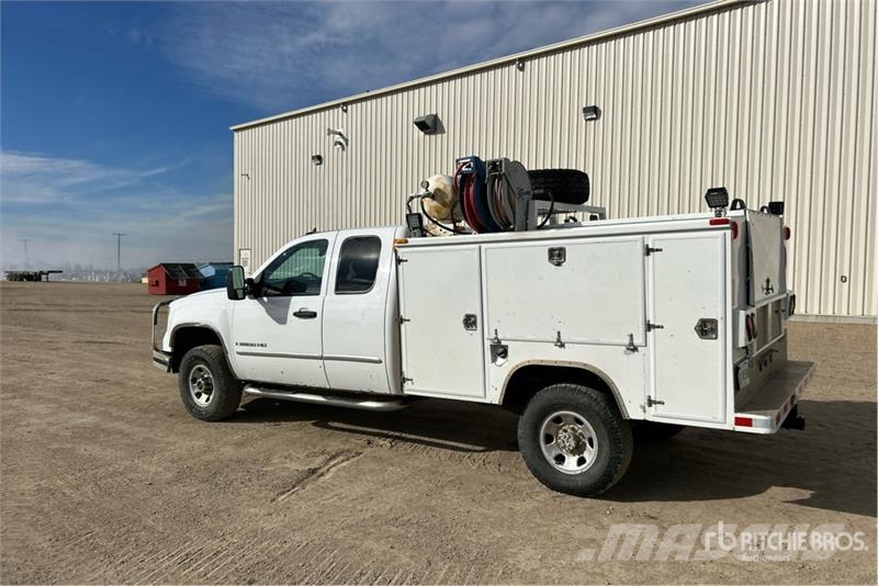GMC Sierra 3500 Bestelwagens met open laadbak