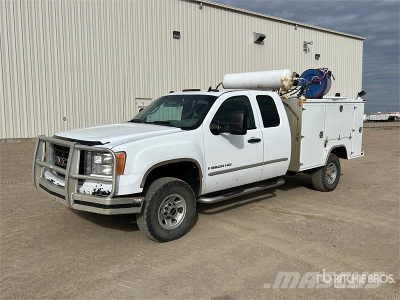 GMC Sierra 3500 Bestelwagens met open laadbak