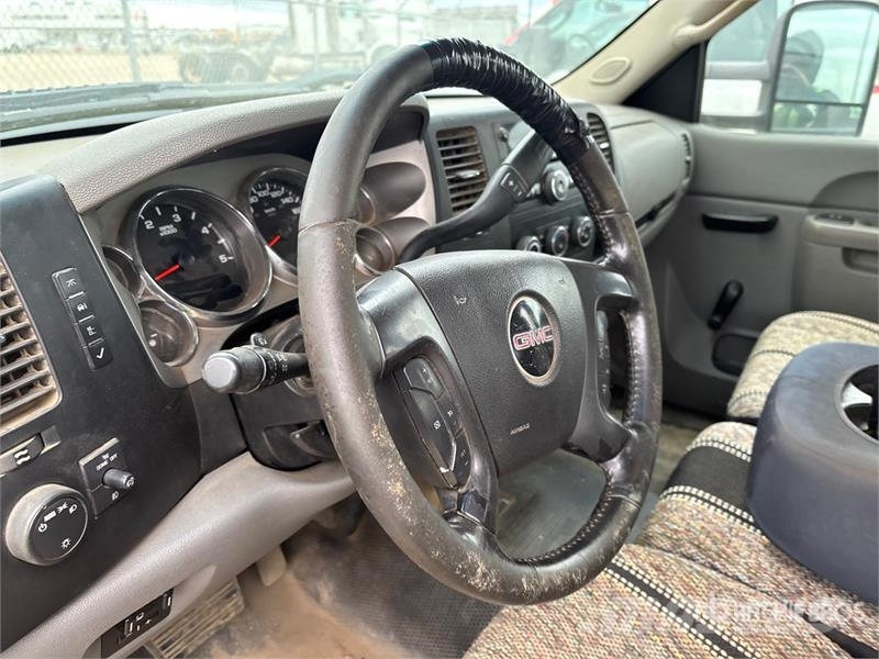 GMC Sierra 3500 플랫베드/드롭사이드 트럭