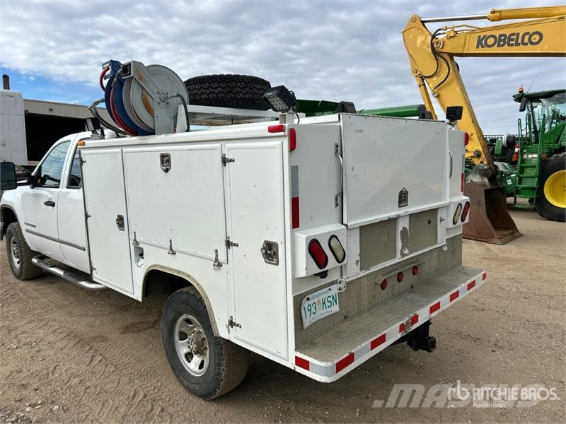 GMC Sierra 3500 Bestelwagens met open laadbak
