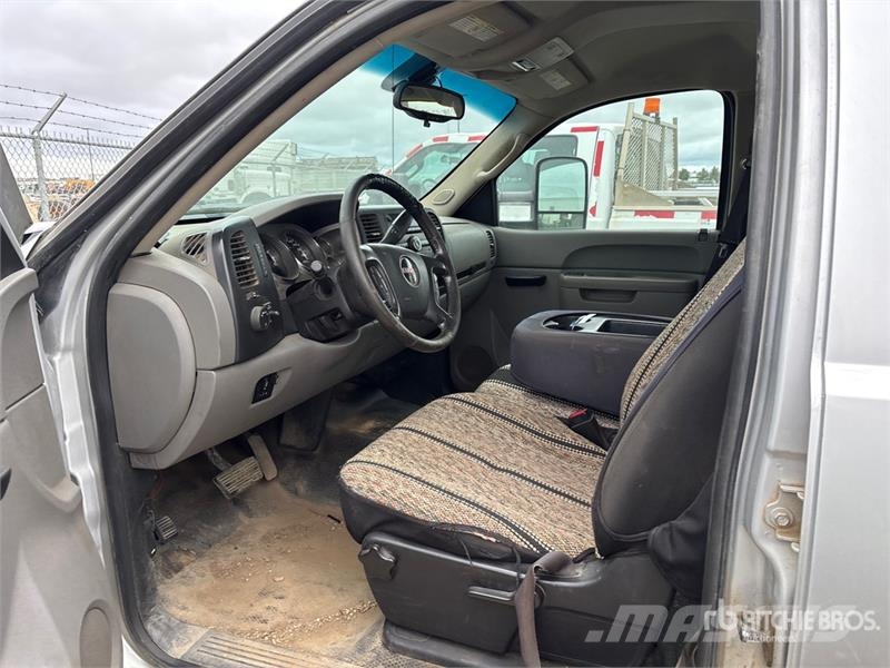 GMC Sierra 3500 플랫베드/드롭사이드 트럭