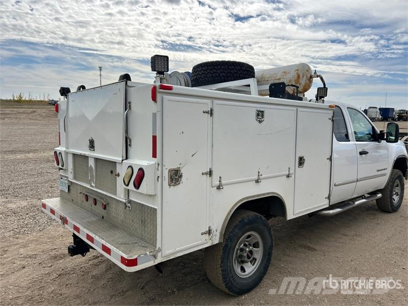 GMC Sierra 3500 Bestelwagens met open laadbak