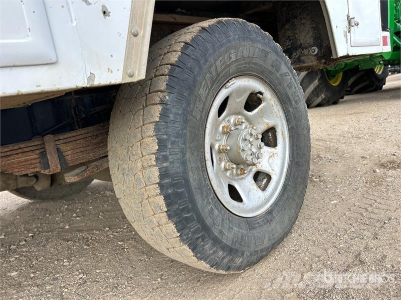 GMC Sierra 3500 Bestelwagens met open laadbak