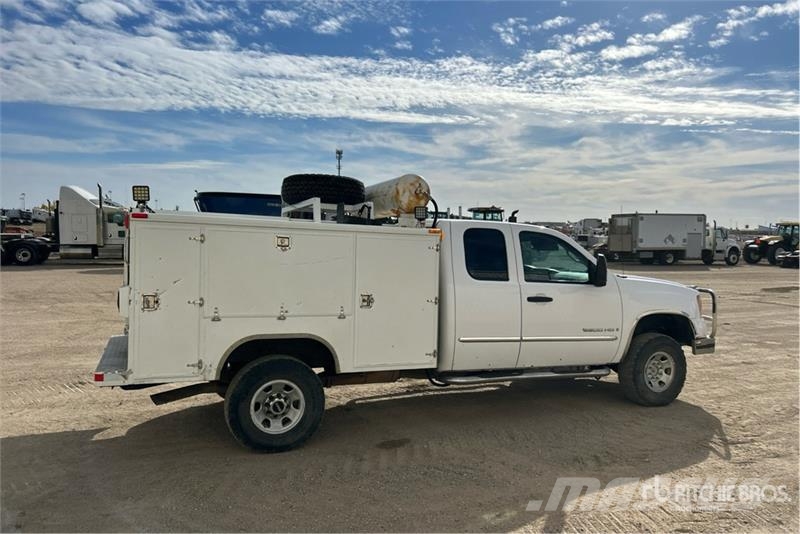 GMC Sierra 3500 Bestelwagens met open laadbak