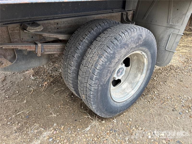 GMC Sierra 3500 4x2 Dump Truck (Inoperable) Billenő teherautók