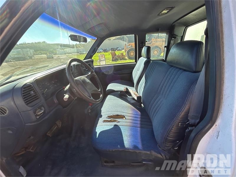 GMC Sierra 3500 4x2 Extended Cab Cab and Chassis Kabīnes un interjers