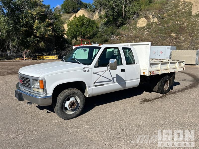 GMC Sierra 3500 4x2 Extended Cab Cab and Chassis Kabīnes un interjers