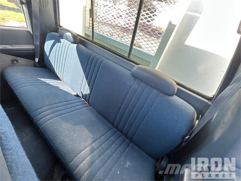 GMC Sierra 3500 4x2 Extended Cab Cab and Chassis Kabīnes un interjers