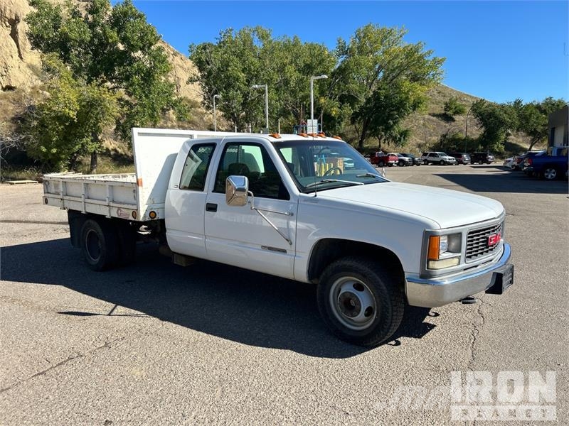 GMC Sierra 3500 4x2 Extended Cab Cab and Chassis Kabīnes un interjers