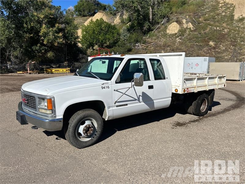 GMC Sierra 3500 4x2 Extended Cab Cab and Chassis Kabīnes un interjers