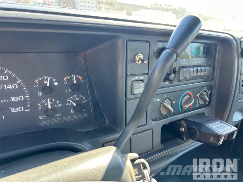 GMC Sierra 3500 4x2 Extended Cab Cab and Chassis Kabīnes un interjers
