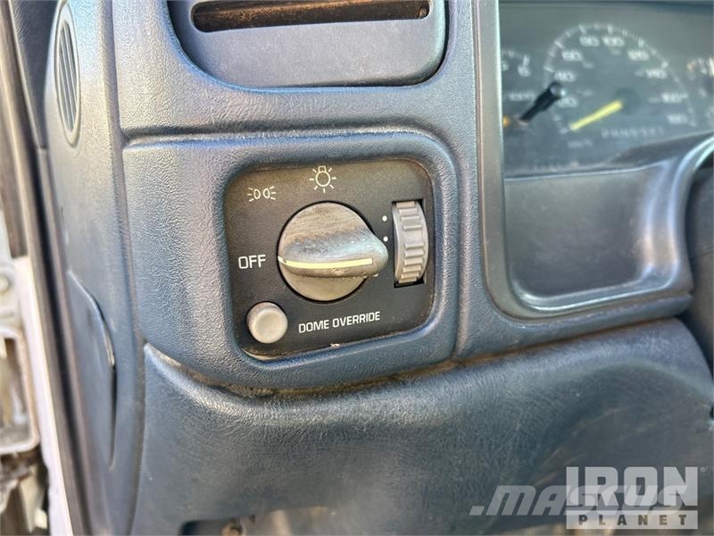 GMC Sierra 3500 4x2 Extended Cab Cab and Chassis Kabīnes un interjers