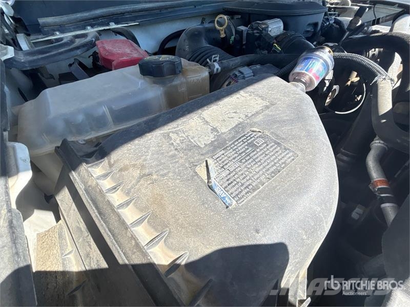 GMC Sierra 3500 4x4 Crew Cab Flatbed Truck Platte bakwagens