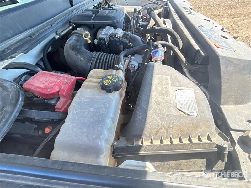 GMC Sierra 3500 4x4 Crew Cab Flatbed Truck Platte bakwagens