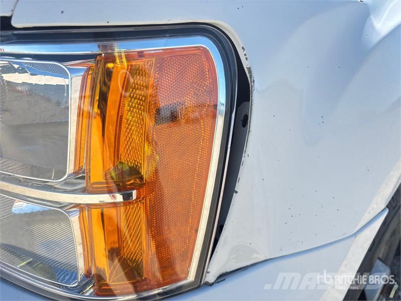 GMC Sierra 3500 4x4 Crew Cab Flatbed Truck Platte bakwagens