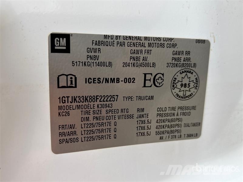 GMC Sierra 3500 HD 4x4 Crew Cab Flatbed Truck Tovornjaki s kesonom/platojem