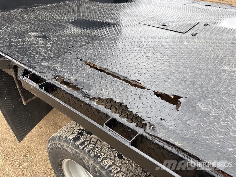 GMC Sierra 3500 HD 4x4 Crew Cab Flatbed Truck Tovornjaki s kesonom/platojem