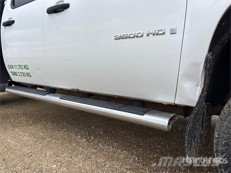 GMC Sierra 3500 HD 4x4 Crew Cab Flatbed Truck Tovornjaki s kesonom/platojem