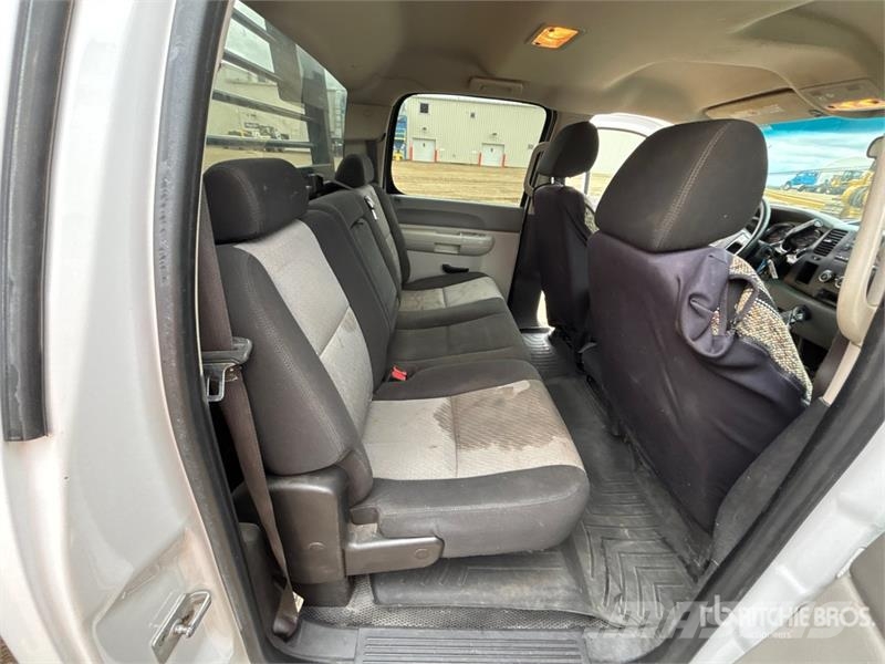 GMC Sierra 3500 HD 4x4 Crew Cab Flatbed Truck Tovornjaki s kesonom/platojem