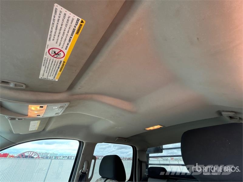 GMC Sierra 3500 HD 4x4 Crew Cab Flatbed Truck Tovornjaki s kesonom/platojem