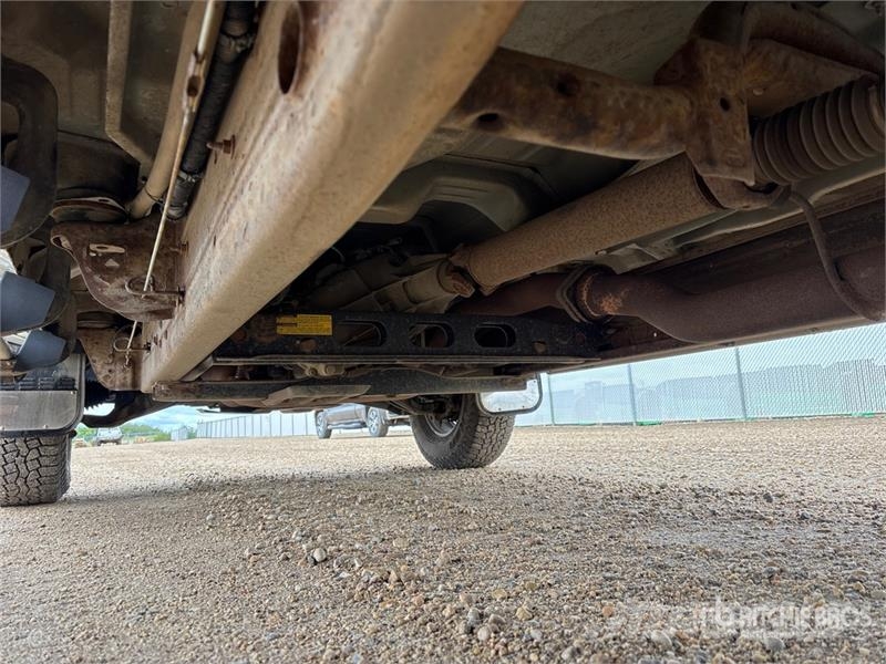 GMC Sierra 3500 HD 4x4 Crew Cab Flatbed Truck Tovornjaki s kesonom/platojem