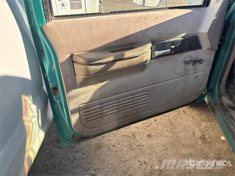 GMC Sierra 3500 SL 4x2 Utility Truck (Inoperable) Pick up/Platou
