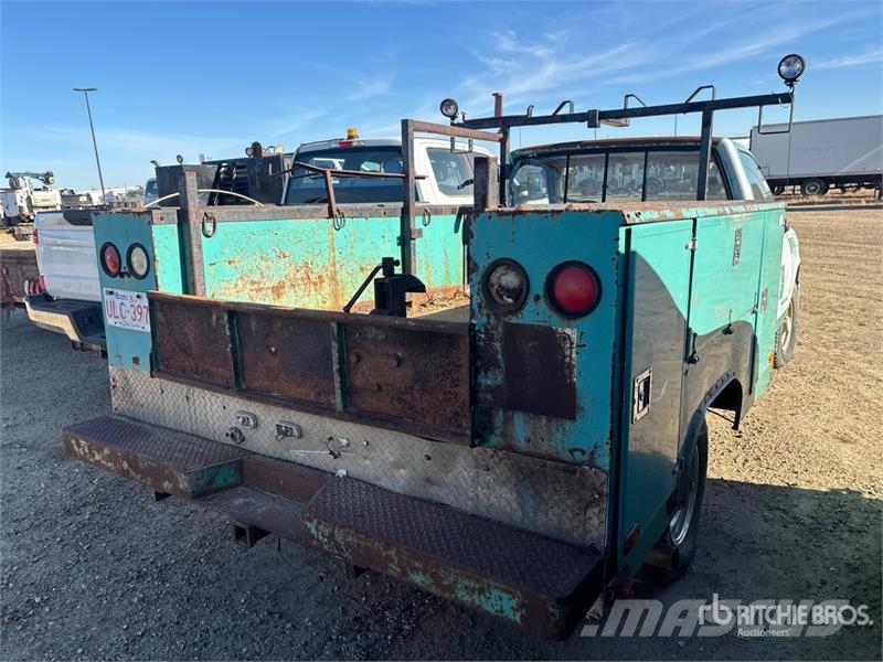 GMC Sierra 3500 SL 4x2 Utility Truck (Inoperable) Pick up/Platou