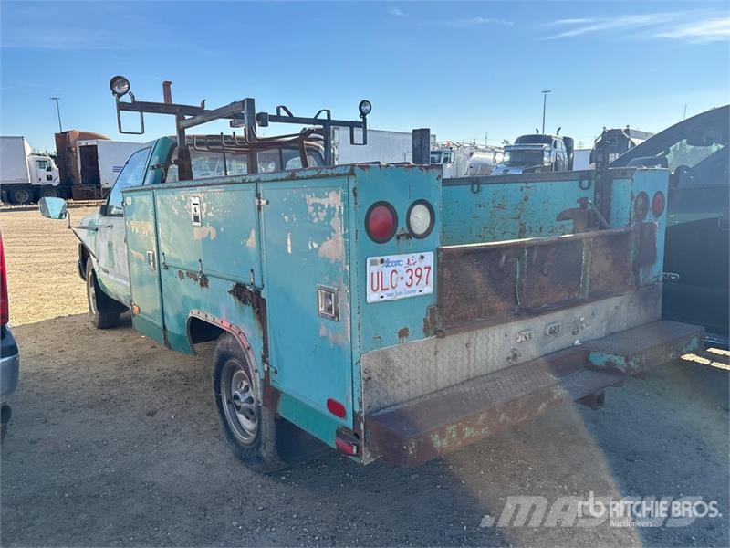 GMC Sierra 3500 SL 4x2 Utility Truck (Inoperable) Pick up/Platou
