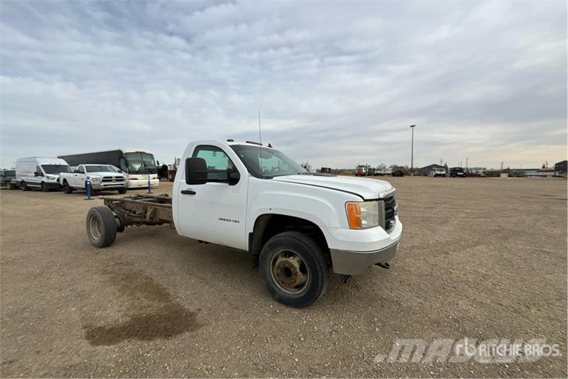 GMC Sierra 3500HD 4x2 Cab and Chassis Kabine i unutrašnjost