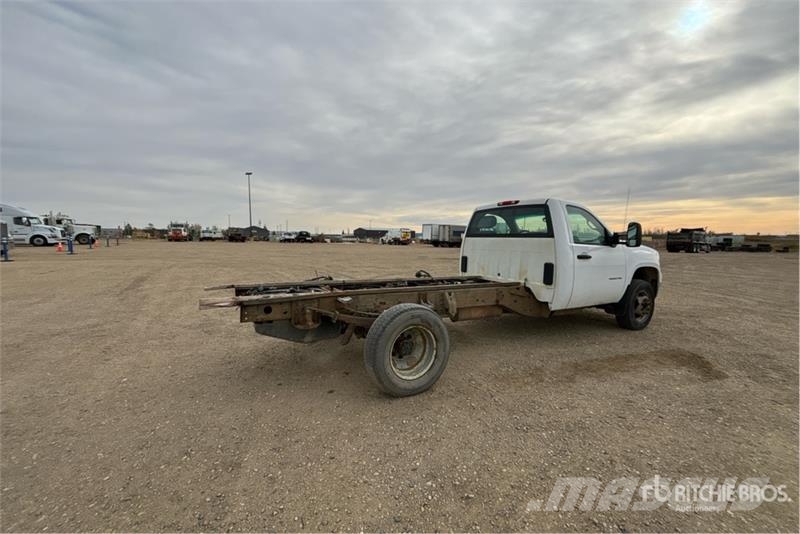 GMC Sierra 3500HD 4x2 Cab and Chassis Kabine i unutrašnjost