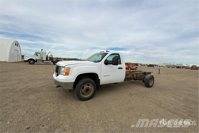 GMC Sierra 3500HD 4x2 Cab and Chassis Kabine i unutrašnjost
